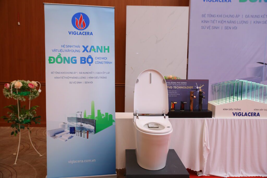 Sản phẩm bàn cầu thông minh