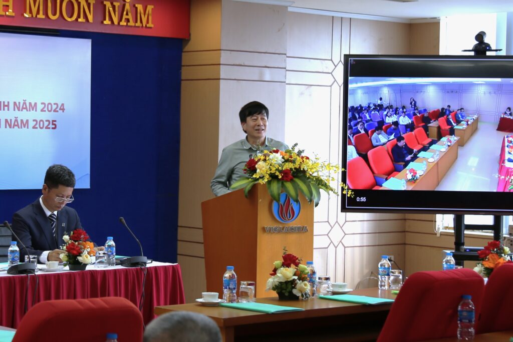 Ông Nguyễn Quý Tuấn - Chủ tịch Công đoàn TCT Viglacera – CTCP phát biểu tại Hội nghị