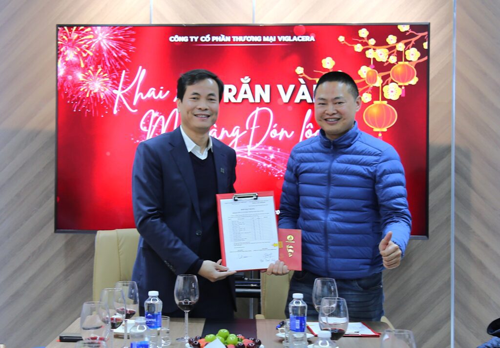 Nhà phân phối ký hợp đồng mở hàng đầu xuân Ất Tỵ 2025